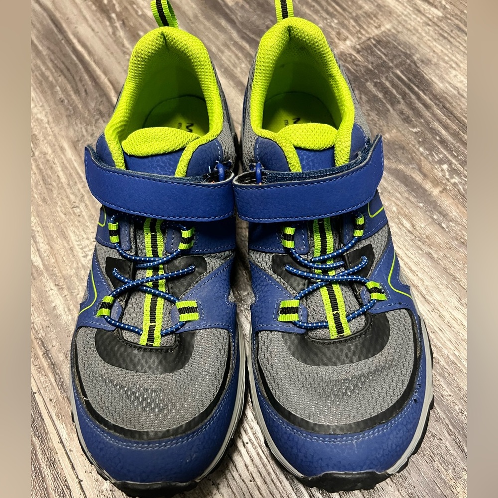 Merrell Trail Quest hiking sneakers. Boys size 5.5.
